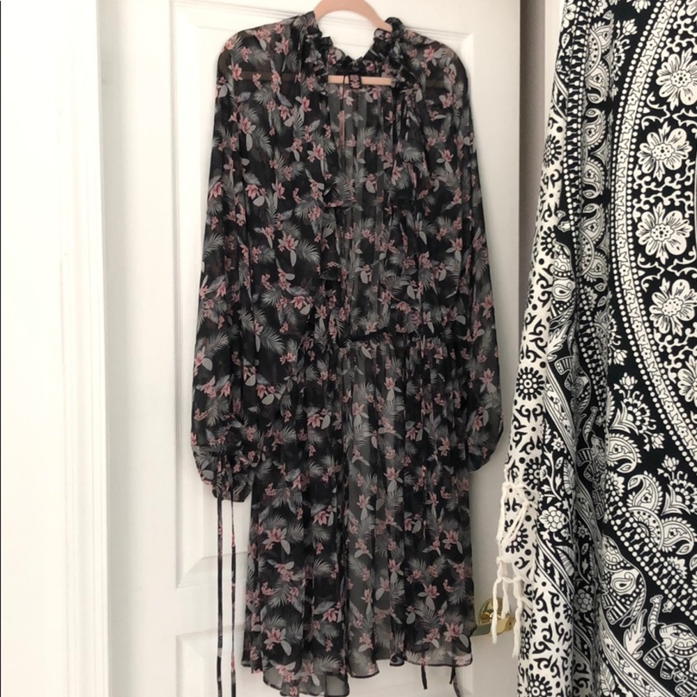 VS BLACK SHEER RUFFLED FLOWER FLOWING KIMONO - Picture 7 of 8